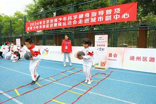 赫顿：豪门球队都有防守型中场而曼联没有，奥纳纳也需要队友帮忙